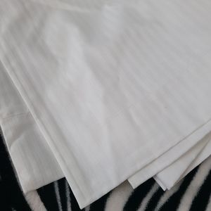 2 pillow shams with a zipper